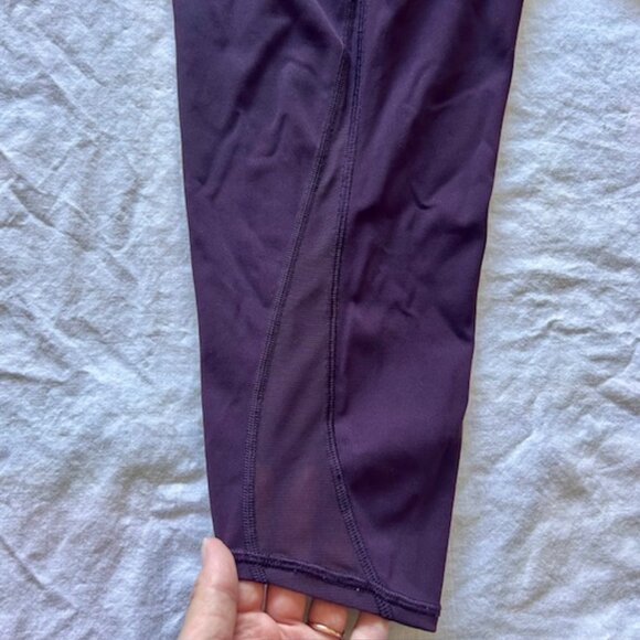 Lululemon Train Times Crop (17”) – Size 8 – Black Cherry or Garnet - Picture 10 of 11